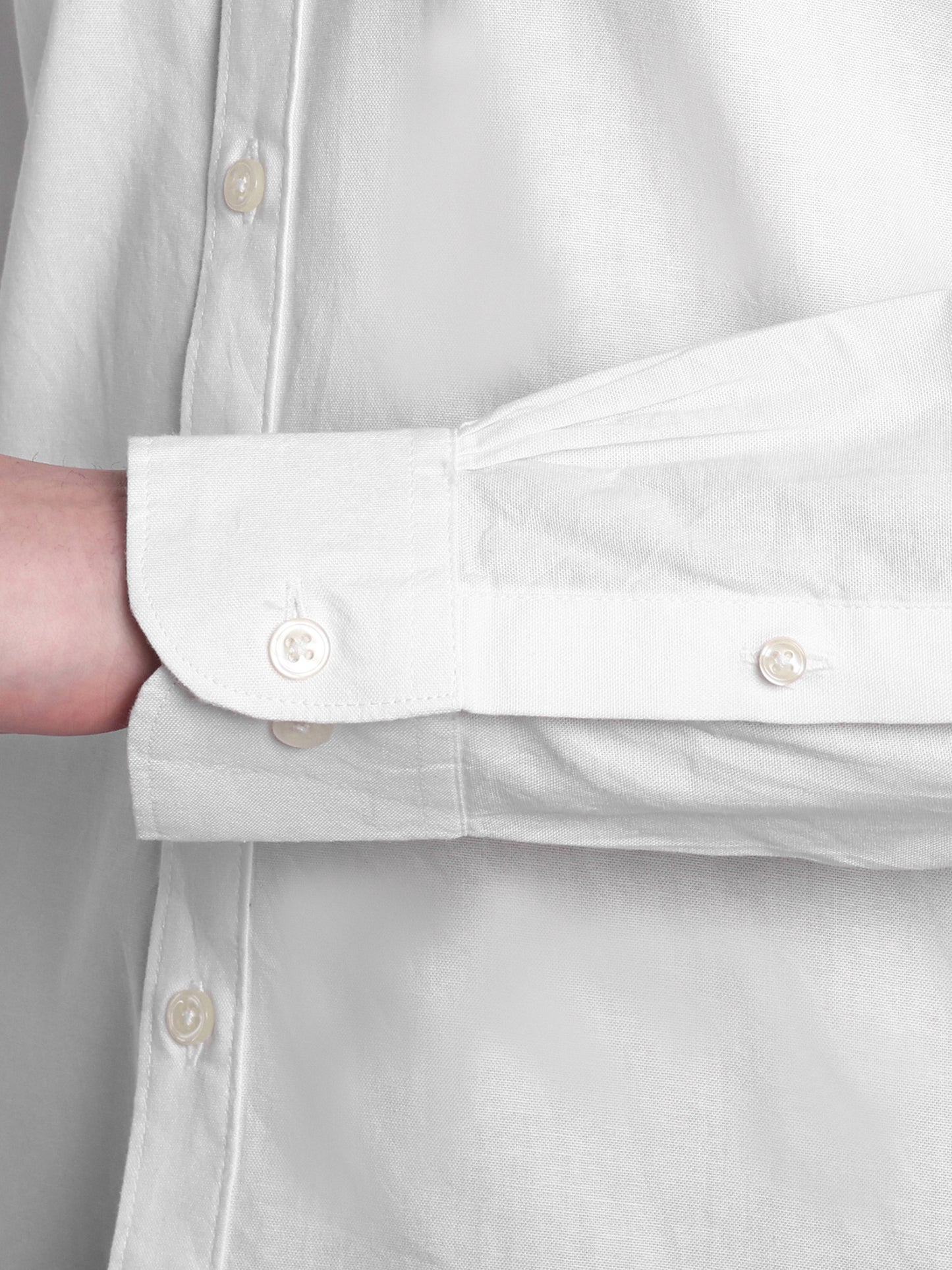 White Plain Classic and Comfortable Shirt for All-Day Wear