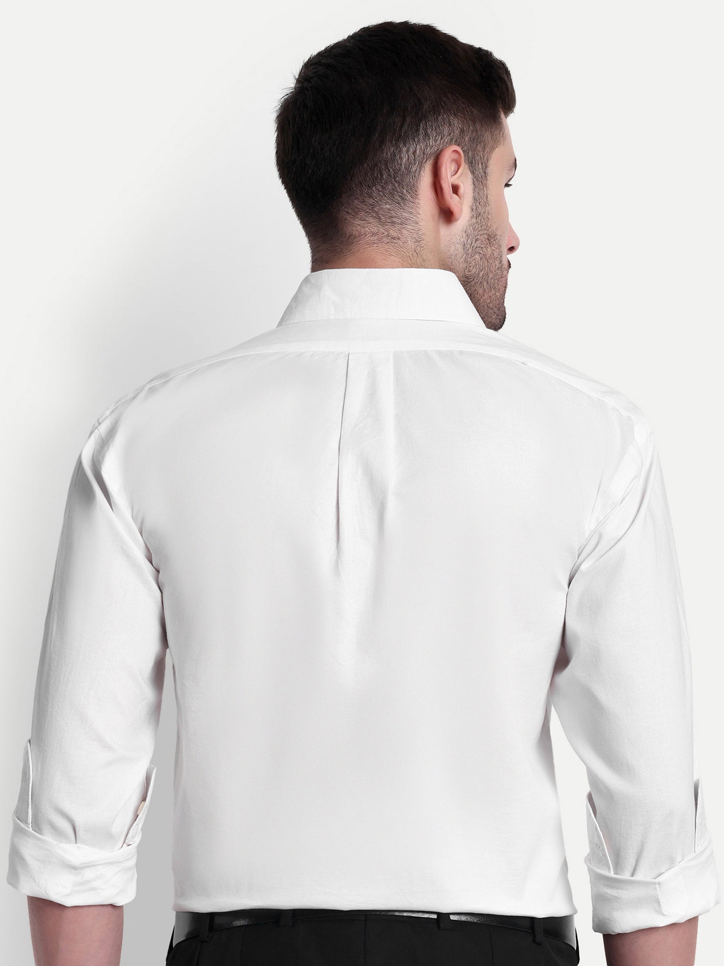 White Plain Classic and Comfortable Shirt for All-Day Wear