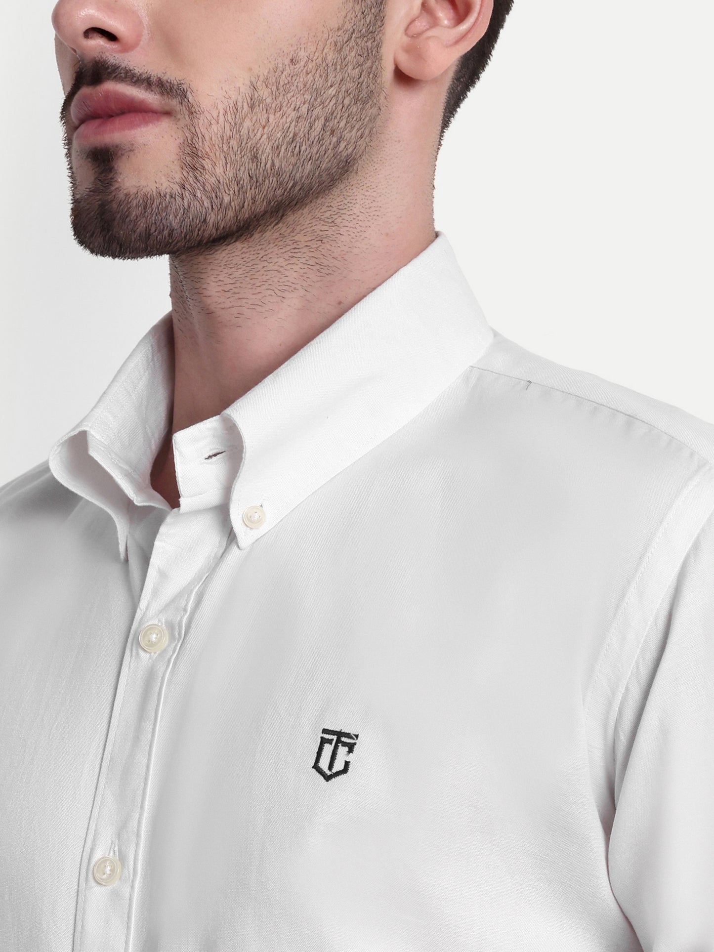 White Plain Classic and Comfortable Shirt for All-Day Wear